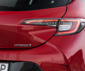 Toyota Corolla 2.0 Hybrid Dynamic Force 184 KM e-CVT vs Mazda 3 Skyactiv-X 180 KM 6MT AWD
