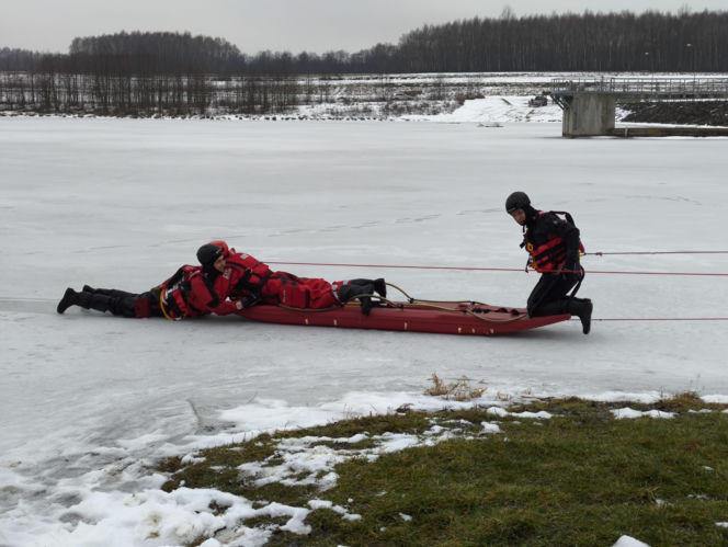 Symulacja akcji ratunkowej na zbiorniku Korzeń w Skrzyszowie