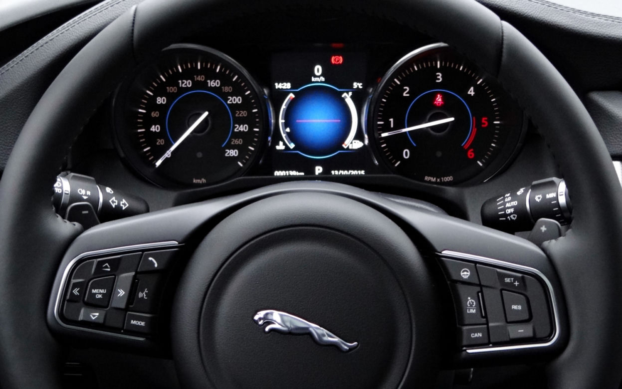 Jaguar XF 2.0 i4D 180 KM