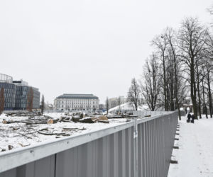 Rzeź drzew w parku w centrum Warszawy. Przygnębiający widok przed odbudową Pałacu Saskiego