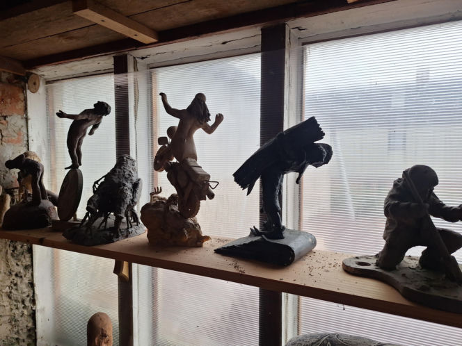 Surrealistyczne rzeźby zdobią ogród. Budzą niepokój i ciekawość