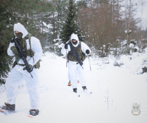 Mimo mrozu i śniegu ćwiczyli w terenie. Intensywne szkolenia żołnierzy WOT