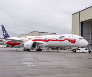 Biało-czerwony dreamliner LOT-u na 1000lecie niepodległości