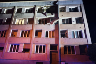 Eksplozja postawiła na nogi mieszkańców bloku. 66-latek usłyszał zarzut