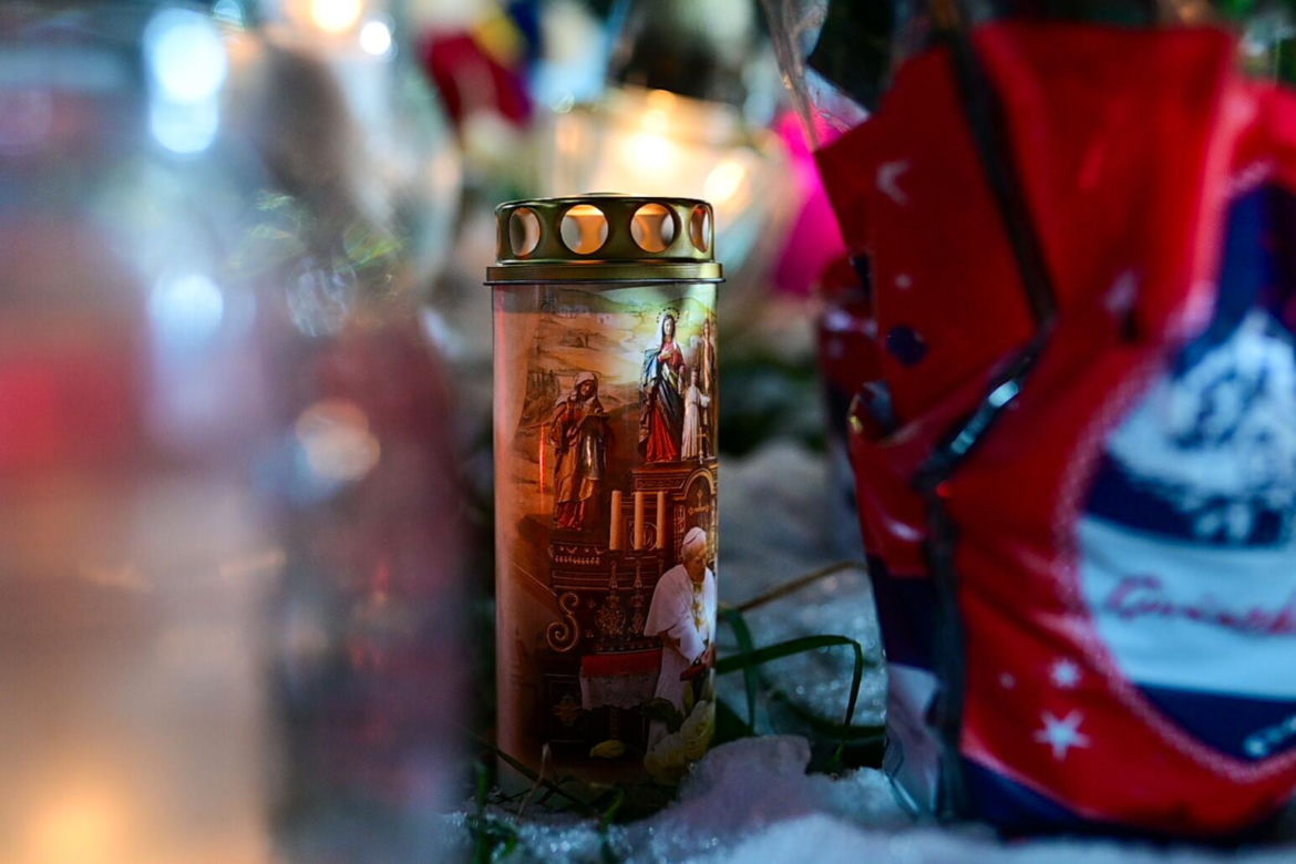Andrychów. Znicze ku pamięci zmarłej 14-latki