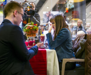 Kraków: Potrójne oświadczyny w... galerii handlowej!