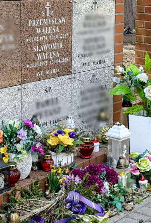 Rok temu zmarł syn Lecha Wałęsy - tak wygląda jego grób