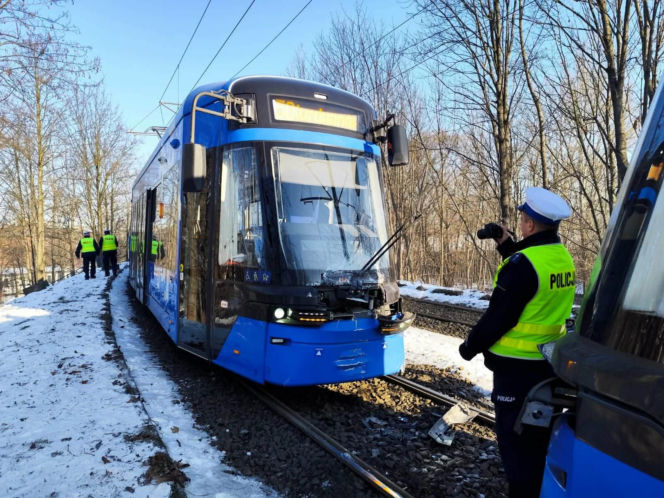 Kraksa tramwajów w Krakowie! Są ranni, utrudnienia komunikacyjne. Sprawdź zmienione trasy