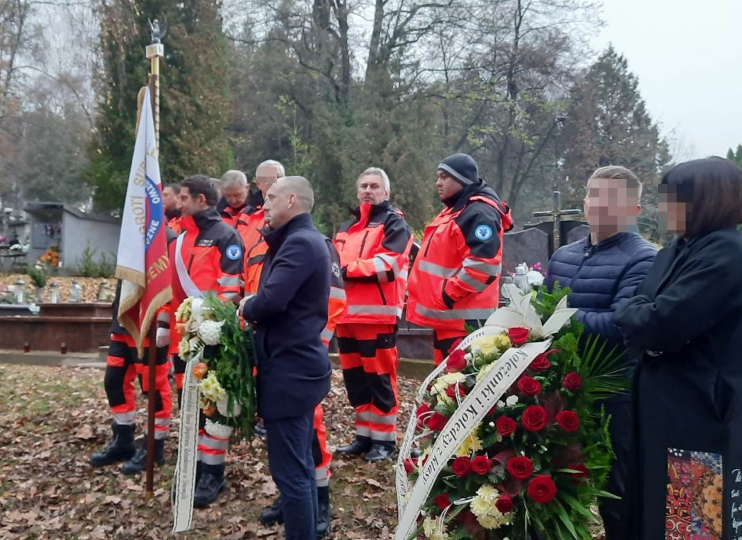 Podkarpackie. Ratownicy pożegnali zmarłą lekarkę [GALERIA]