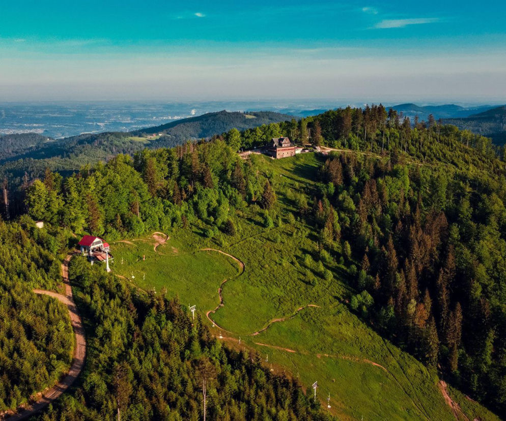 To najstarsze schronisko górskie w Beskidzie Śląskim. Ma ponad 100 lat historii