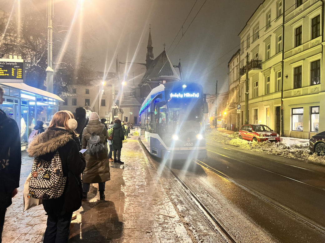 Święty Mikołaj jechał w krakowskim tramwaju 