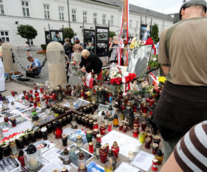 2 sierpnia - Historia krzyża z Krakowskiego Przedmieścia w obrazkach