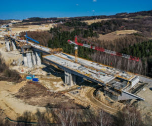 Najwyższa estakada w Polsce powstaje na S19 Babica Jawornik. Na plac budowy prowadzą serpentyny