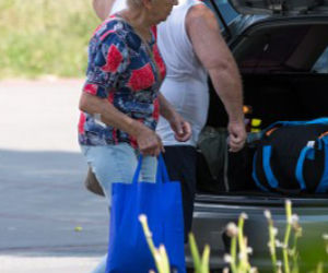 Mama Edyty Górniak wychodzi ze szpitala