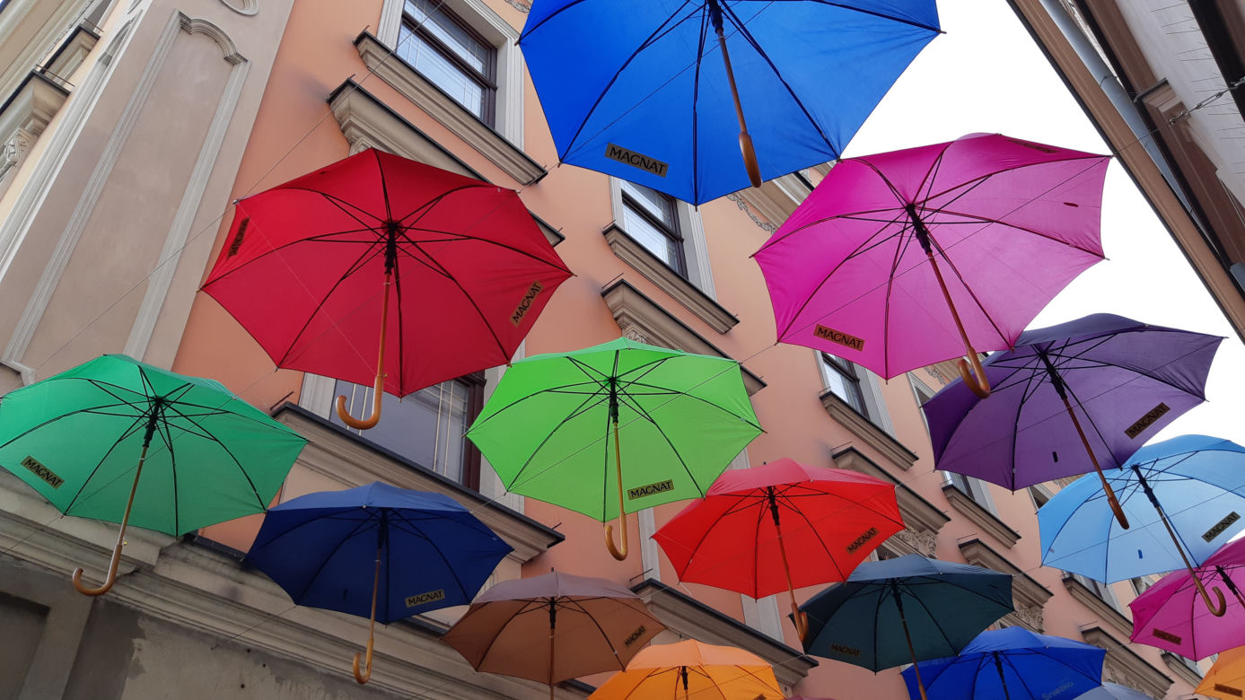 Kolorowe parasole letnią wizytówką Tarnowa