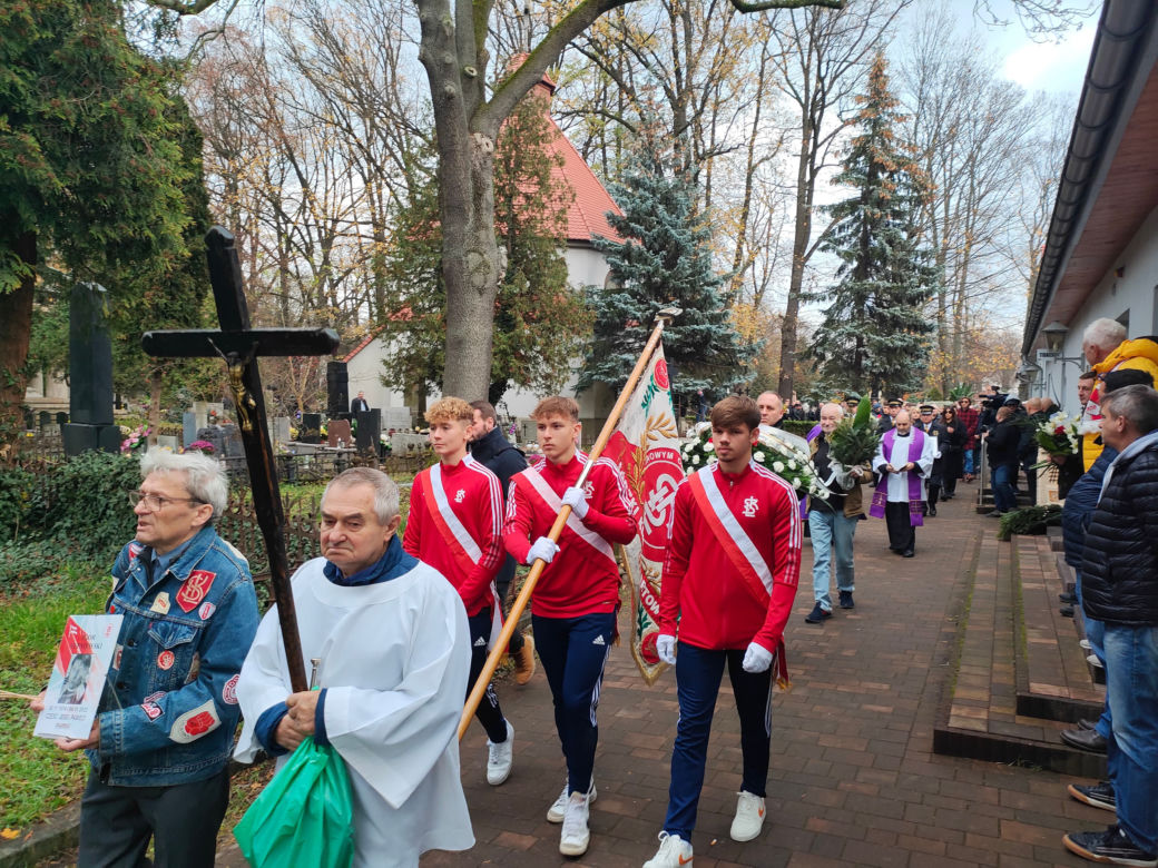 Pogrzeb Igora Sypniewskiego. Tłumy na ostatnim pożegnaniu byłego piłkarza