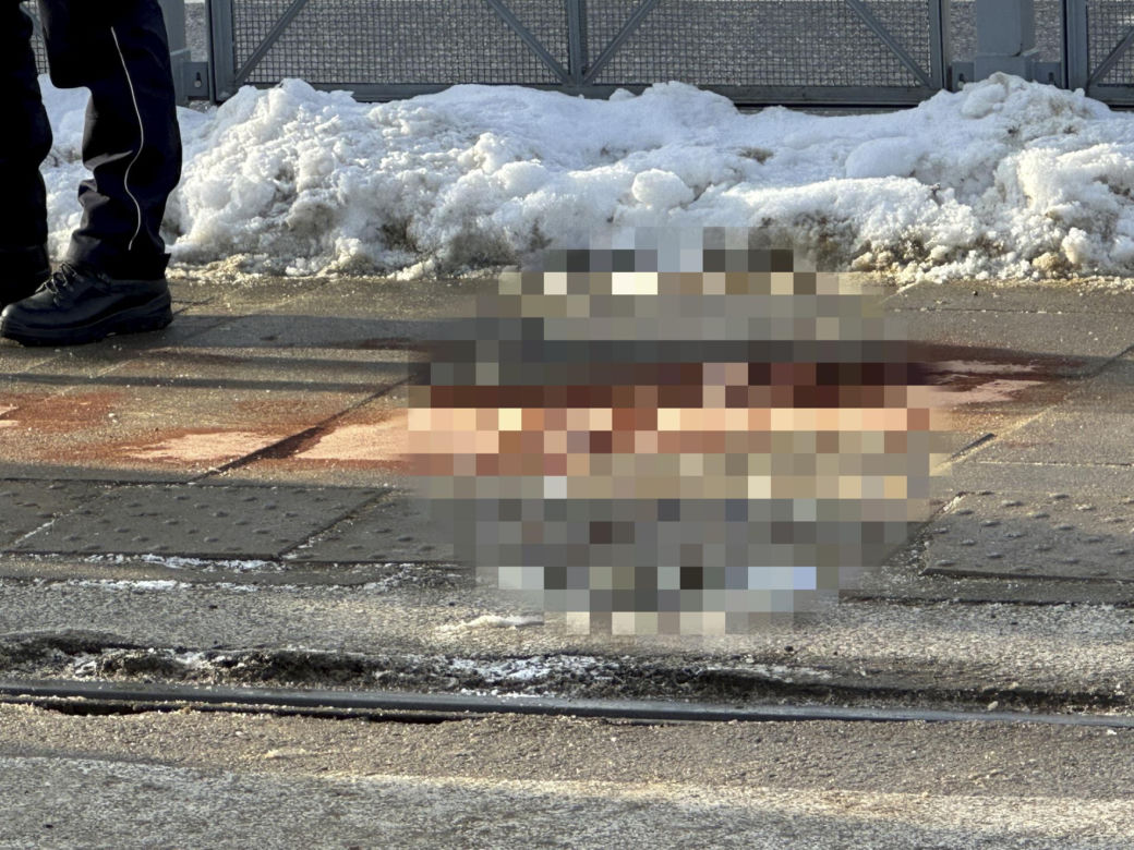 Potrącenia pieszej przez tramwaj na przystanku Ratusz-Arsenał