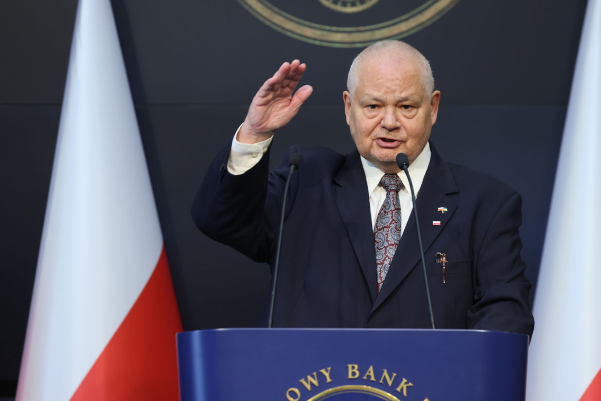 Podwyżka stóp procentowych. Glapiński tłumaczy kiedy to się skończy. Zobacz jego miny