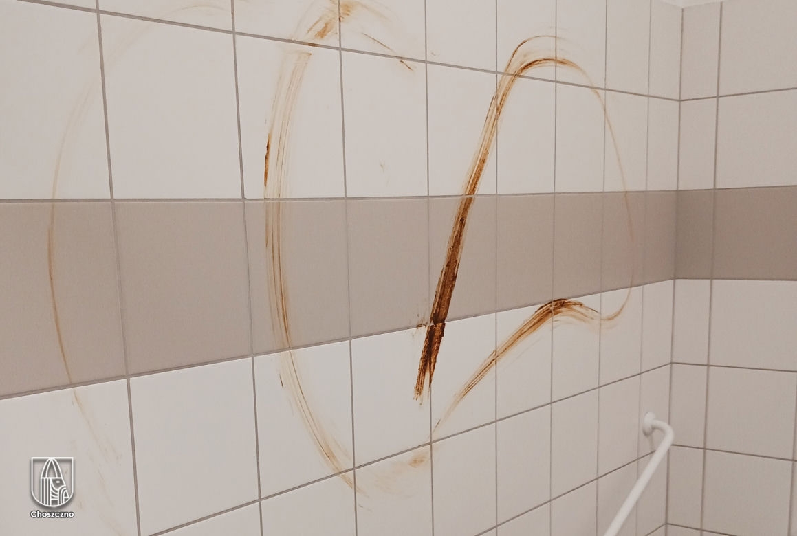 Wandale zdemolowali toaletę na dworcu w Choszcznie