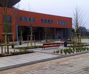 Plac przed Netto Areną po przebudowie