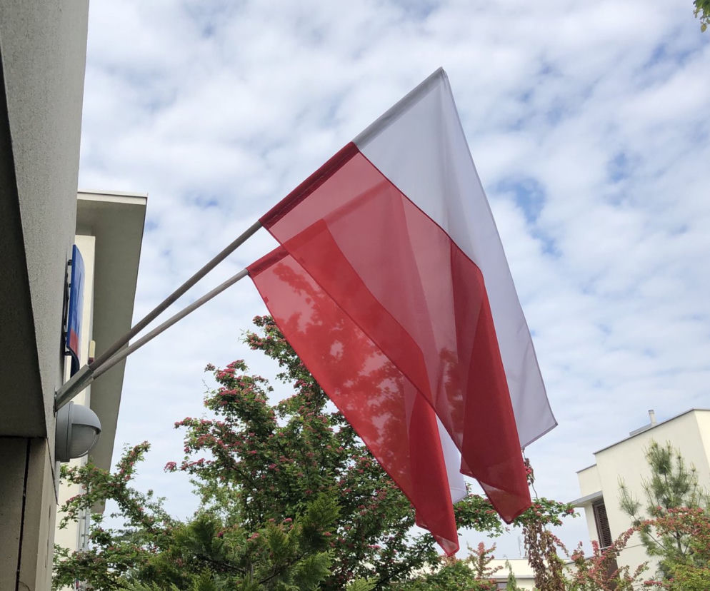 Politycy wywiesili flagi