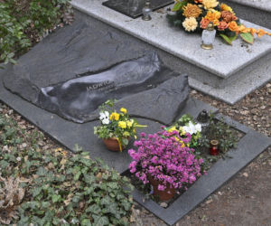 Tak wygląda grób prof. Jadwigi Staniszkis dwa lata po śmierci