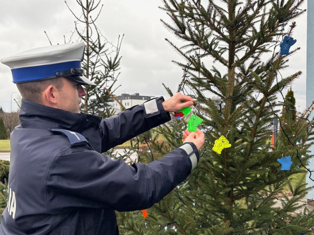 Odblask za bombkę. Świąteczna akcja siedleckiej policji