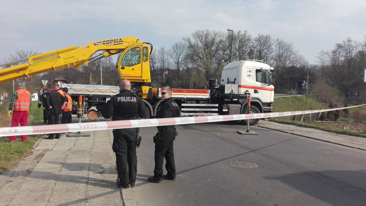 Kraków: Autobus zjechał z drogi i wpadł do rowu!