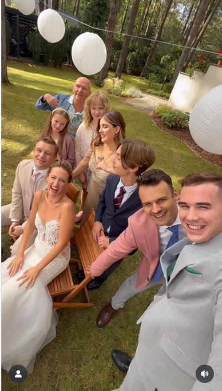 Barwy szczęścia. Asia (Anna Gzyra-Augustynowicz), Hubert (Marek Molak), Marysia (Nina Szumowska), Agata (Natalia Zambrzycka), Ignacy (Olaf Staszkiewicz), Tolek (Marek Siudym), Staś (Olaf Kasprzyk), Emilka (Jessica Frankiewicz)