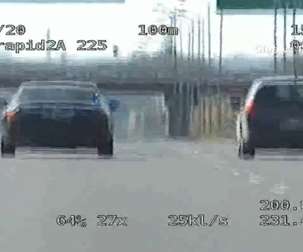 Ponad 200 km/h na godzinę na autostradzie A4. Kierowcy BMW i mercedesa urządzili sobie rajd w Wielką Sobotę [WIDEO]