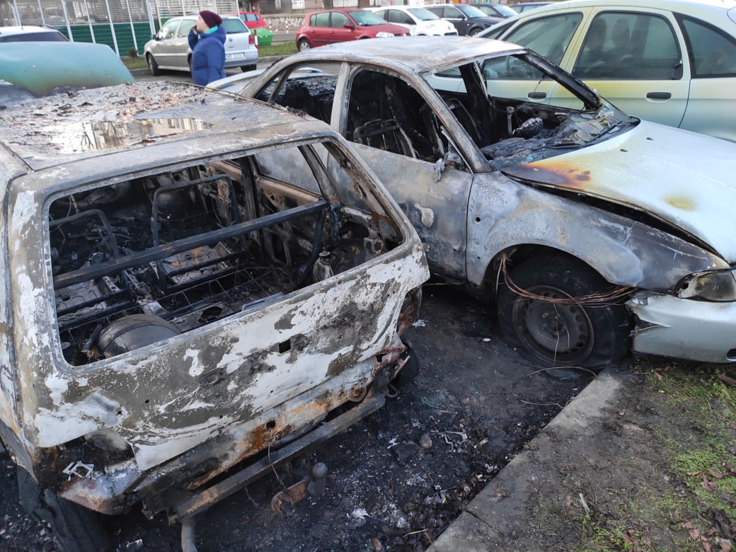 Radom: Pożar aut na parkingu przy 11 listopada.