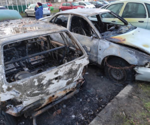 Radom: Pożar aut na parkingu przy 11 listopada.
