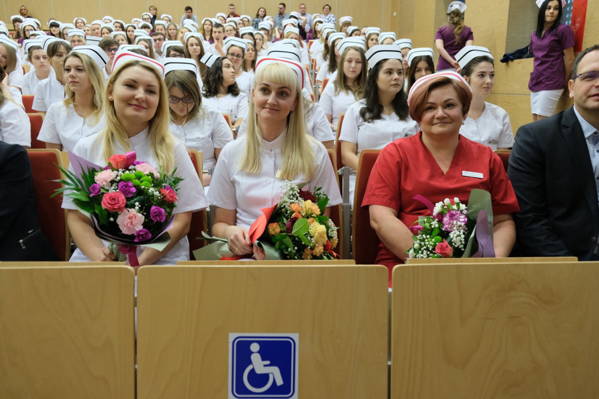 Białystok. Czepkowanie pielęgniarek i położnych
