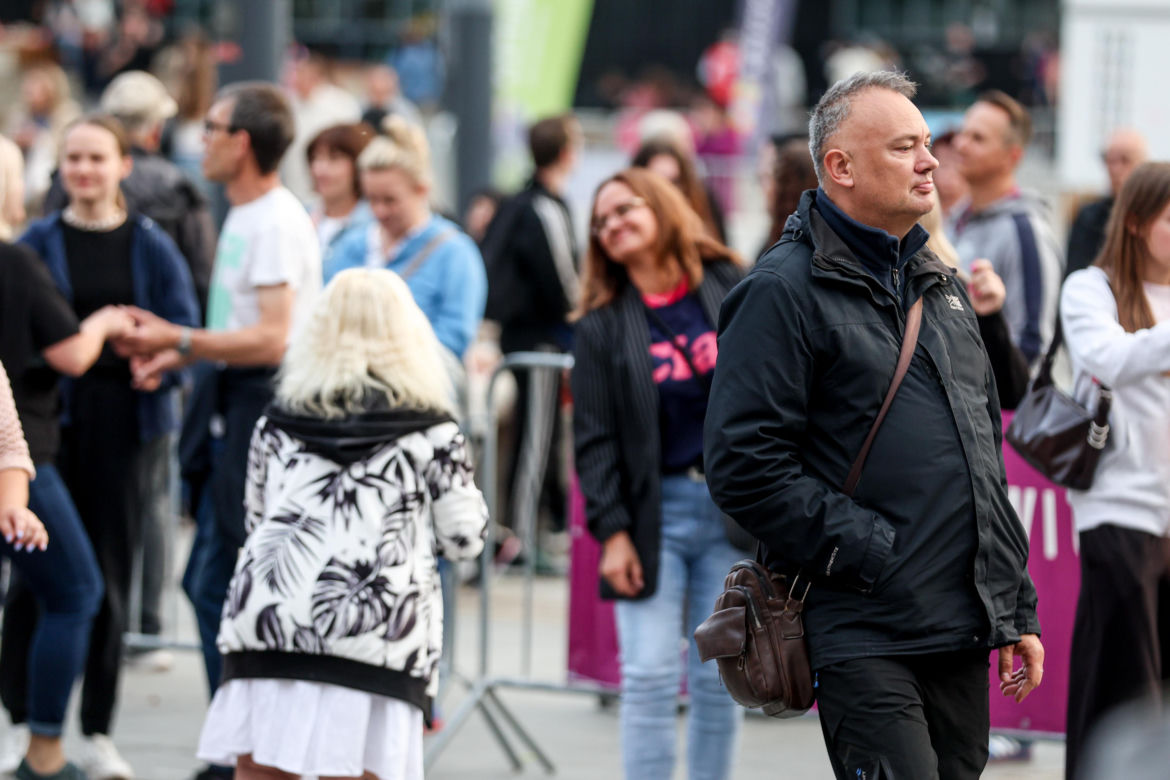Potańcówka przed Teatrem Śląskim w Katowicach 