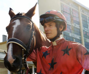 Po „Wielkim Szu” i „Piłkarskim pokerze” czas na „Wielką Warszawką”. Trzecia część trylogii zachwyca rozmachem i fenomenalnymi kreacjami aktorskimi