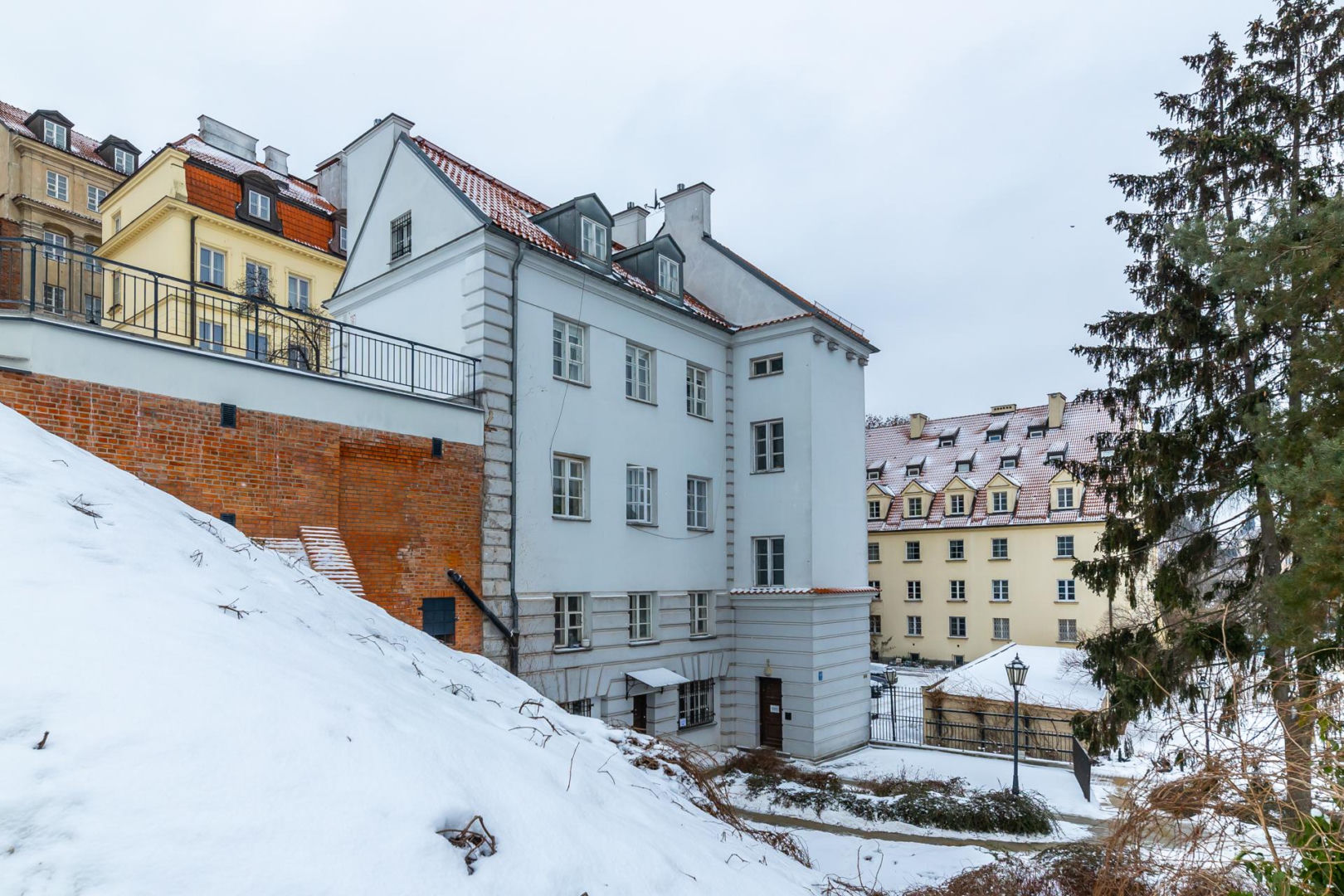 Dom Profesorów na ul. Brzozowej w Warszawie