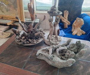 Surrealistyczne rzeźby zdobią ogród. Budzą niepokój i ciekawość