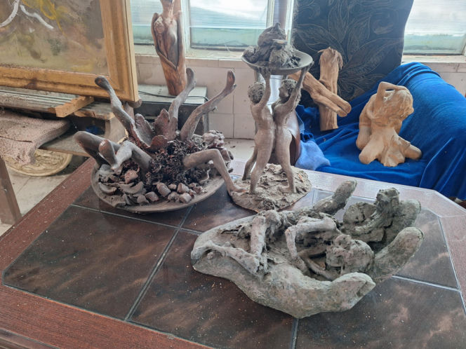 Surrealistyczne rzeźby zdobią ogród. Budzą niepokój i ciekawość