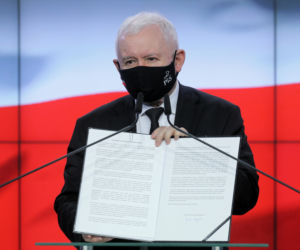 Prezes zbroi partię