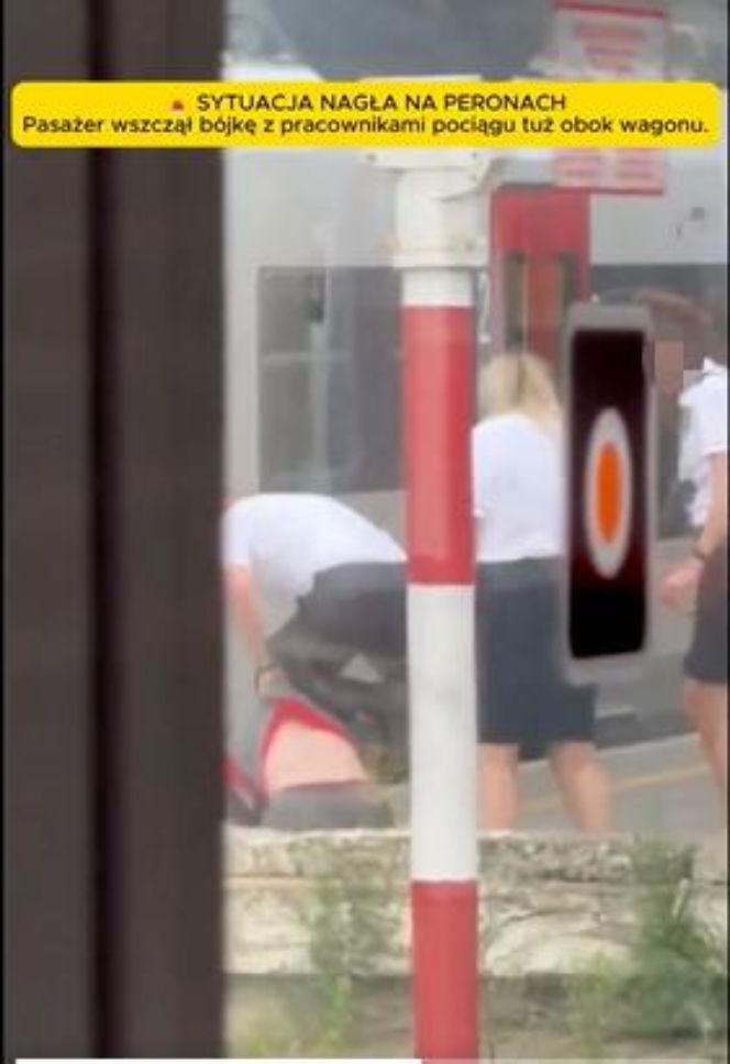 Szokujące sceny na peronie w Wejherowie! Bójka agresywnego pasażera z konduktorem