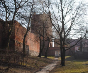 To najdłuższe mury obronne w woj. warmińsko-mazurskim. Otaczają Stare Miasto