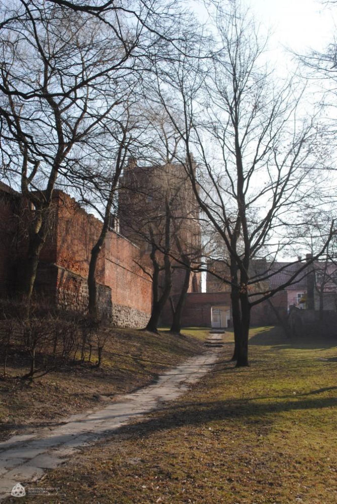 To najdłuższe mury obronne w woj. warmińsko-mazurskim. Otaczają Stare Miasto