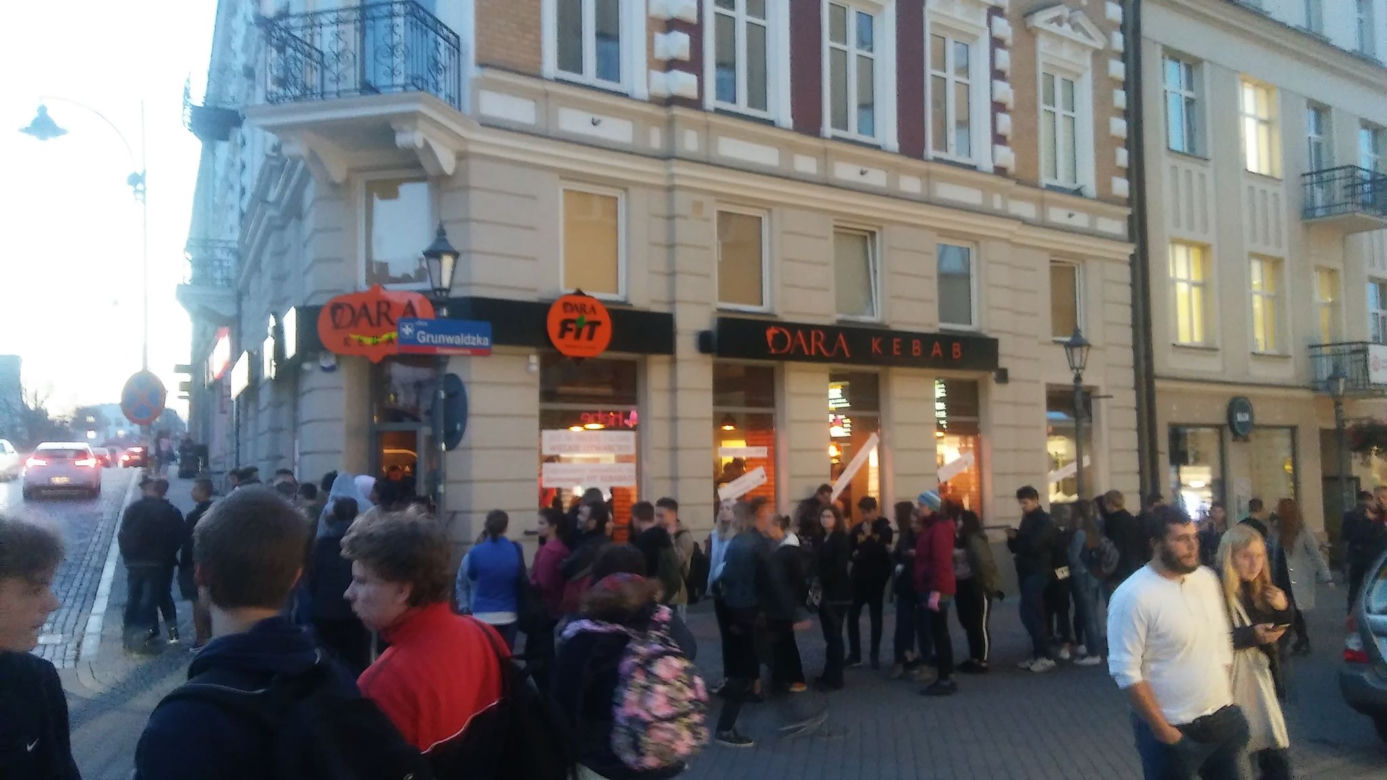 Kebaby za darmo wywołały poruszenie w Rzeszowie. Przyszły TŁUMY!
