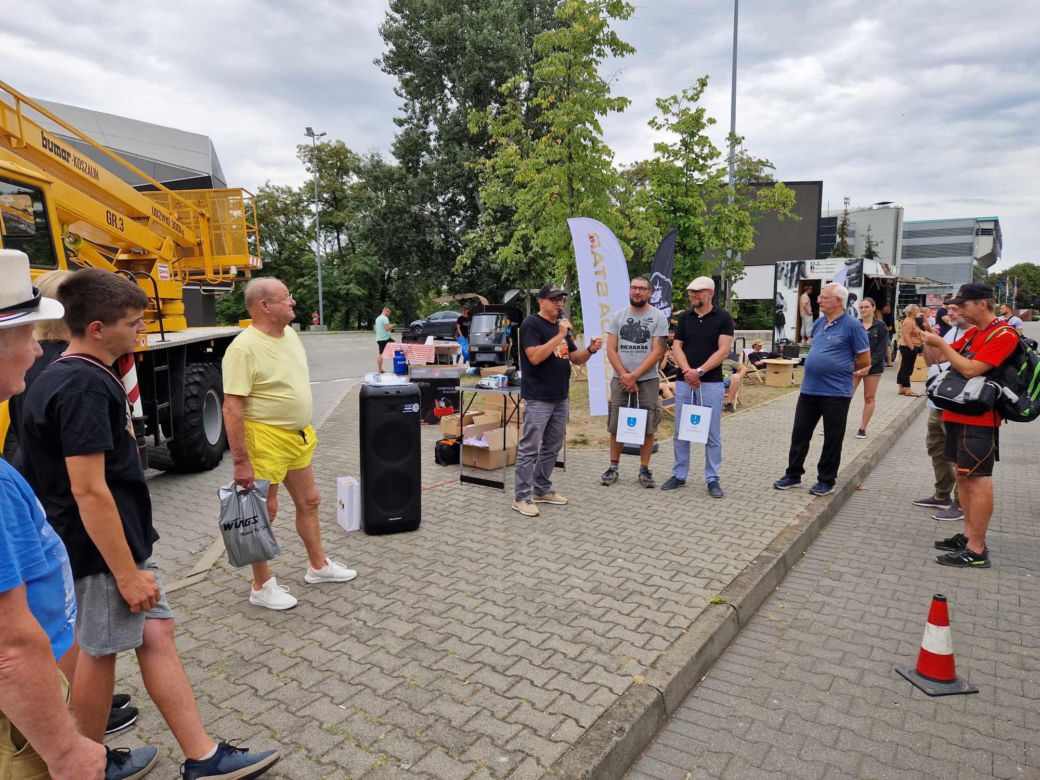 Oglądaliśmy w Bydgoszczy zabytkowe STAR-y. Wyjątkowe samochody ruszyły w Polskę
