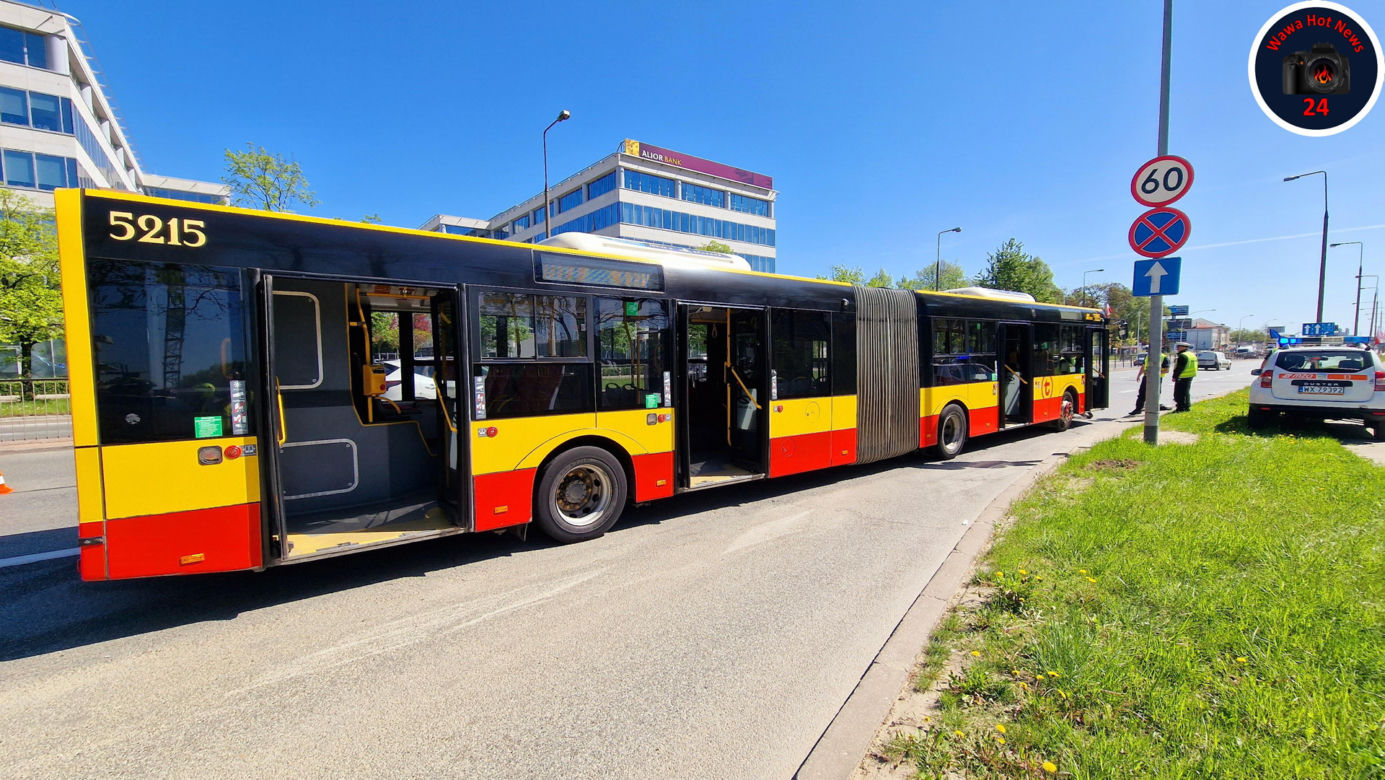 Motocyklista zderzył się z autobusem miejskim na Łopuszańskiej