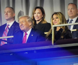 Trump na galę FIFA przyszedł z Melanią. Żona prezydenta USA oglądała ceremonię z loży