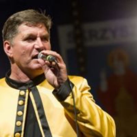 Gwiazda disco-polo o Ewie Farnej: Jej problemem jest... Przesadził? 