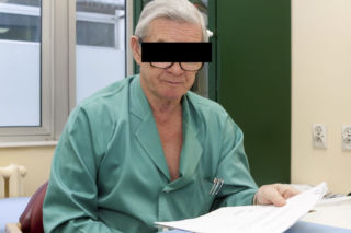 Jan S. na wolności! LEKARZ ŁAPÓWKARZ WYSZEDŁ Z WIĘZIENIA, bo dyrektor zakładu karnego poprosił sąd o skrócenie jego kary