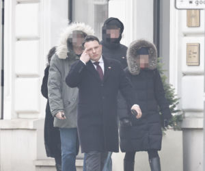 Mentzen spiskuje z Nawrockim? Lider Konfederacji przyłapany pod Pałacem Prezydenckim [ZDJĘCIA PAPARAZZI]