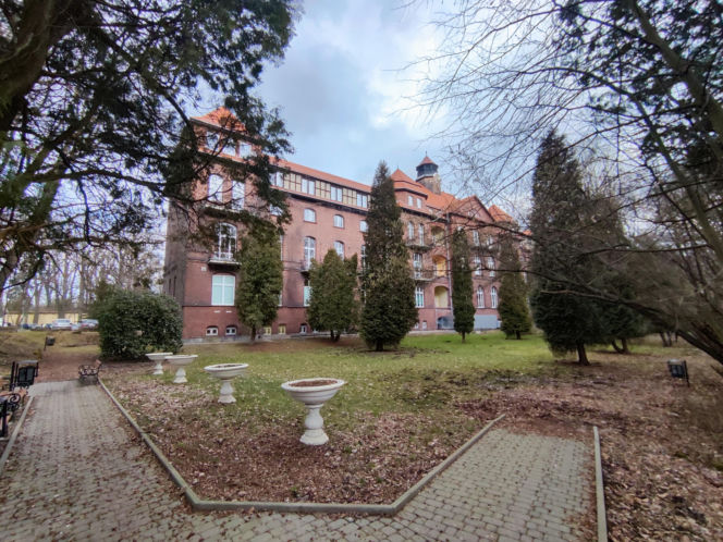 To miasto ma jeden z najstarszych rynków na Śląsku. Zachwyca zabytkowymi kamienicami i ratuszem